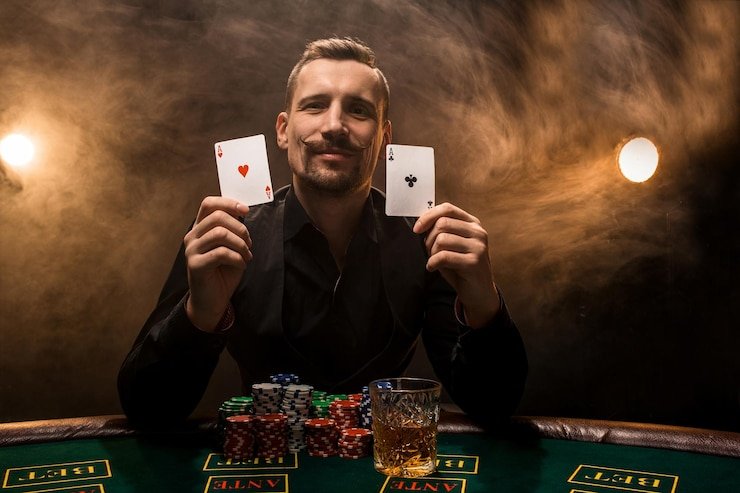 Suasana permainan casino modern dengan warna hangat dan cerah